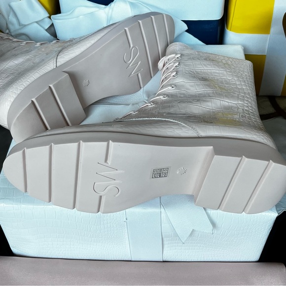 🔥AUTHENTICATED Stuart Weitzman Mckenzee Bootie - Picture 5 of 5